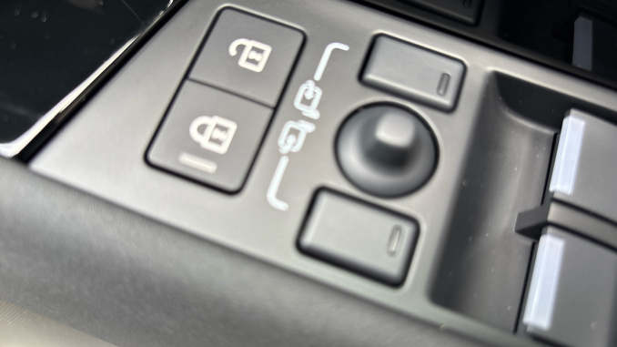 Land Rover Range Rover Evoque 2.0 D200 Hoxton Edition 5dr Auto Diesel Hatchback - Image 29